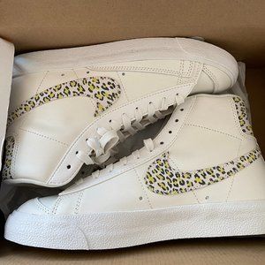 Nike Women's Blazer Mid High Tops - US 8